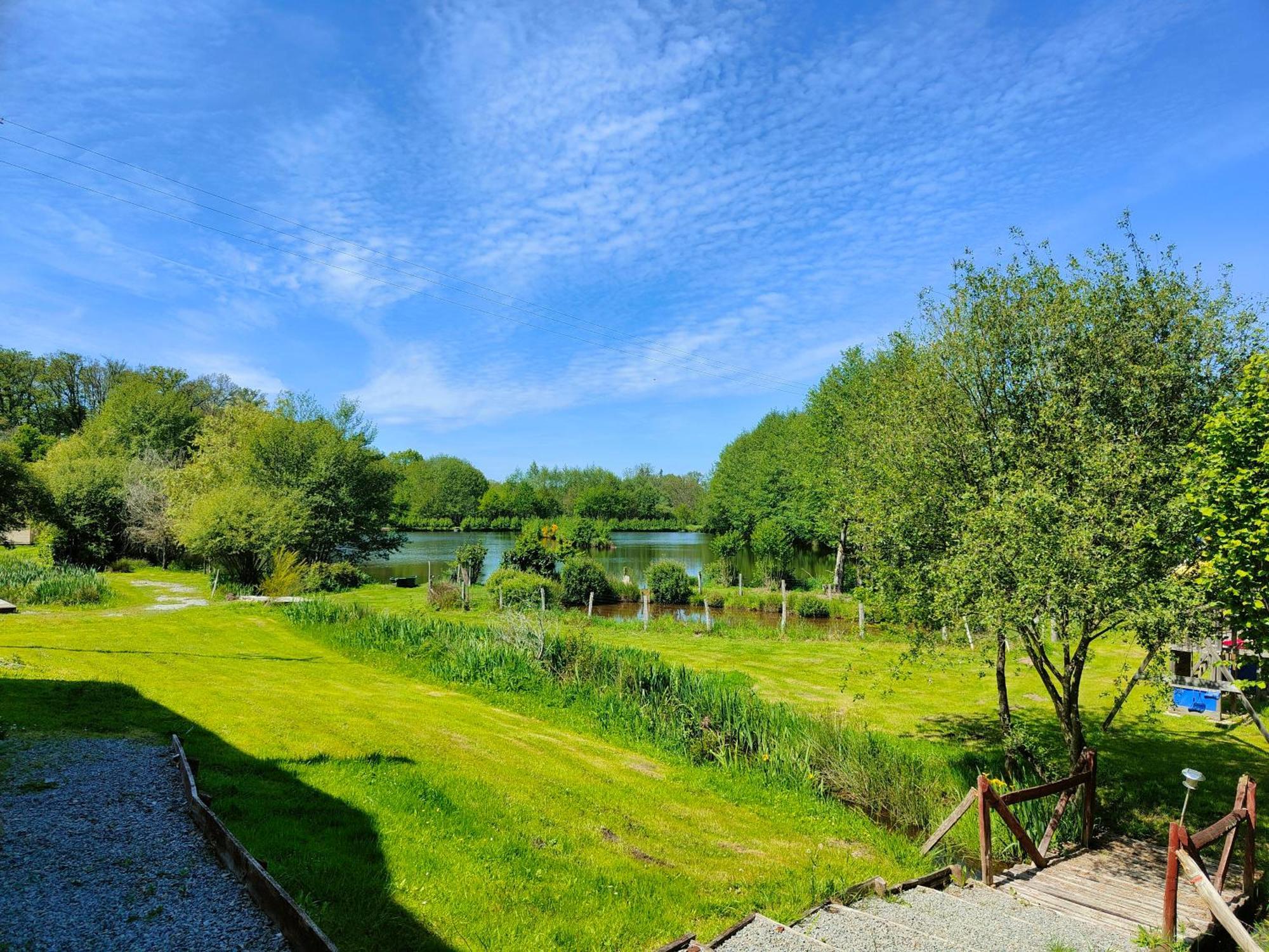Gite De L Etang Du Planchon Balledent Buitenkant foto